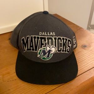 Dalls Mavericks NBA Hardwood Classics snap back by Mitchell & Ness